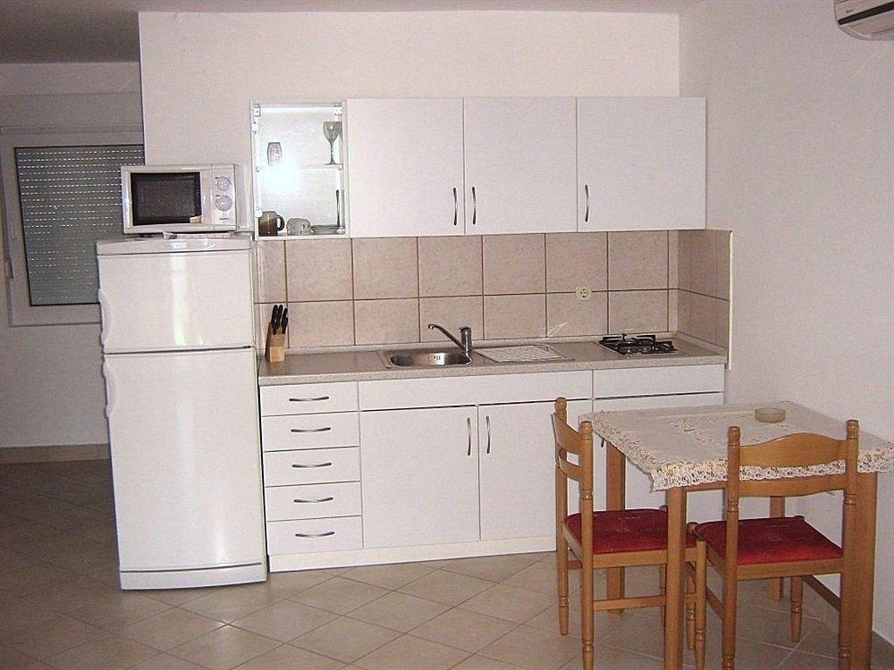 Apartments Suhomont パグ エクステリア 写真